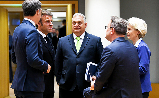 Gespanntes Verhältnis: Emmanuel Macron (l.), Viktor Orbán, Ursula von der Leyen.