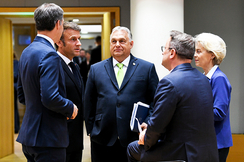Gespanntes Verhältnis: Emmanuel Macron (l.), Viktor Orbán, Ursula von der Leyen.
