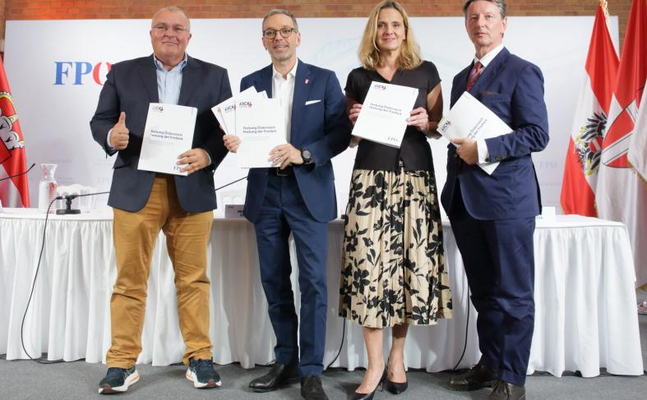 ÖBB-Manager und FPÖ-Kandidat Arnold Schiefer, Herbert Kickl, Dagmar Belakowitsch und Klubdirektor Norbert Nemeth bei der Präsentation (von links).