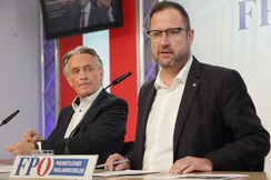 ORF-Stiftungsrat Peter Westenthaler (l.) und FPÖ-Mediensprecher Christian Hafenecker bei ihrer Pressekonferenz in Wien.