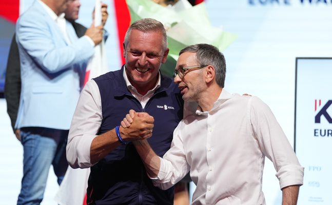 Steiermarks FPÖ-Landesparteichef Mario Kunasek (l.) und Bundesparteichef Herbert Kickl beim großen Wahlkampf-Finale in Graz. .