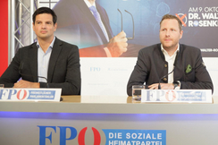 FPÖ-Sicherheitssprecher Hannes Amesbauer (l.) und -Generalsekretär Michael Schnedlitz. 