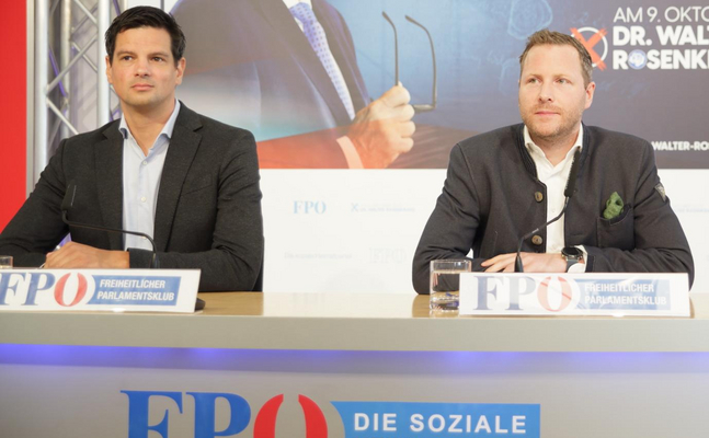 FPÖ-Sicherheitssprecher Hannes Amesbauer (l.) und -Generalsekretär Michael Schnedlitz. 