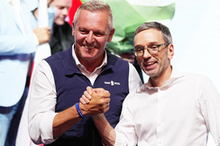 Der neue steirische Landeshauptmann Mario Kunasek (l.) mit FPÖ-Bundesparteiobmann Herbert Kickl.