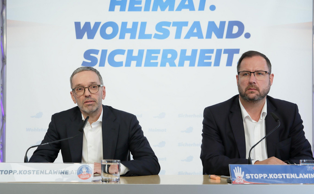 FPÖ-Bundesparteiobmann Herbert Kickl (l.) und -Generalsekretär Christian Hafenecker.